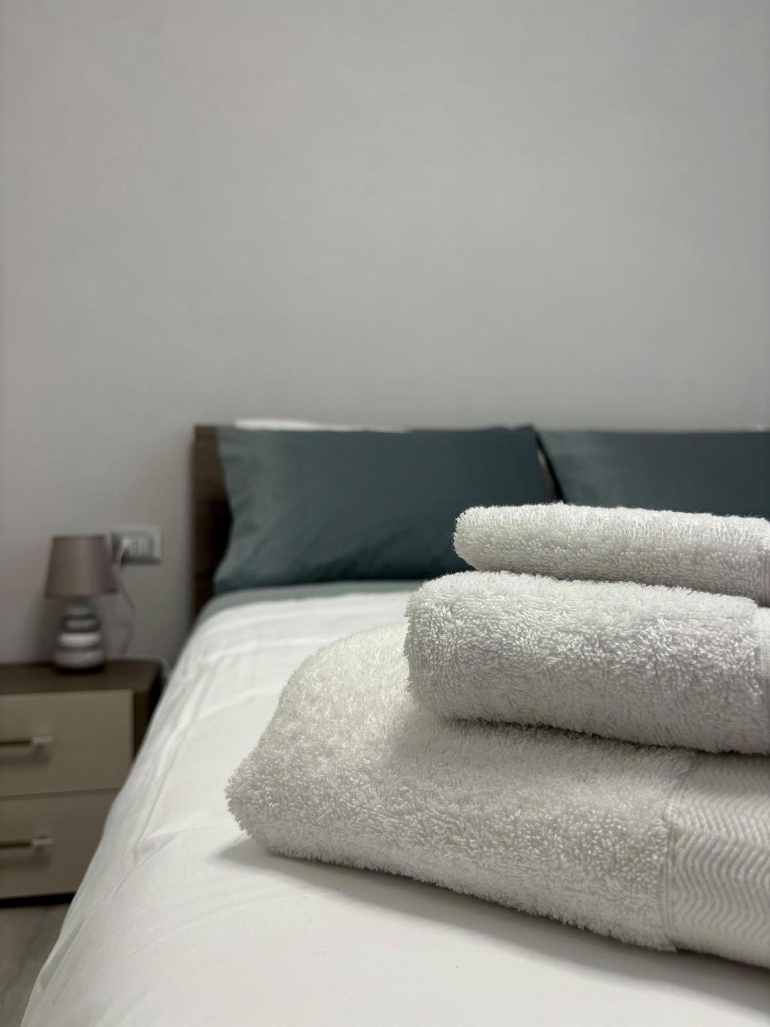B&B Stella Somma Lombardo Bagian luar foto